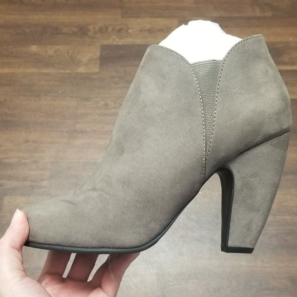 Women's Ankle Boots - Picture 2 of 9